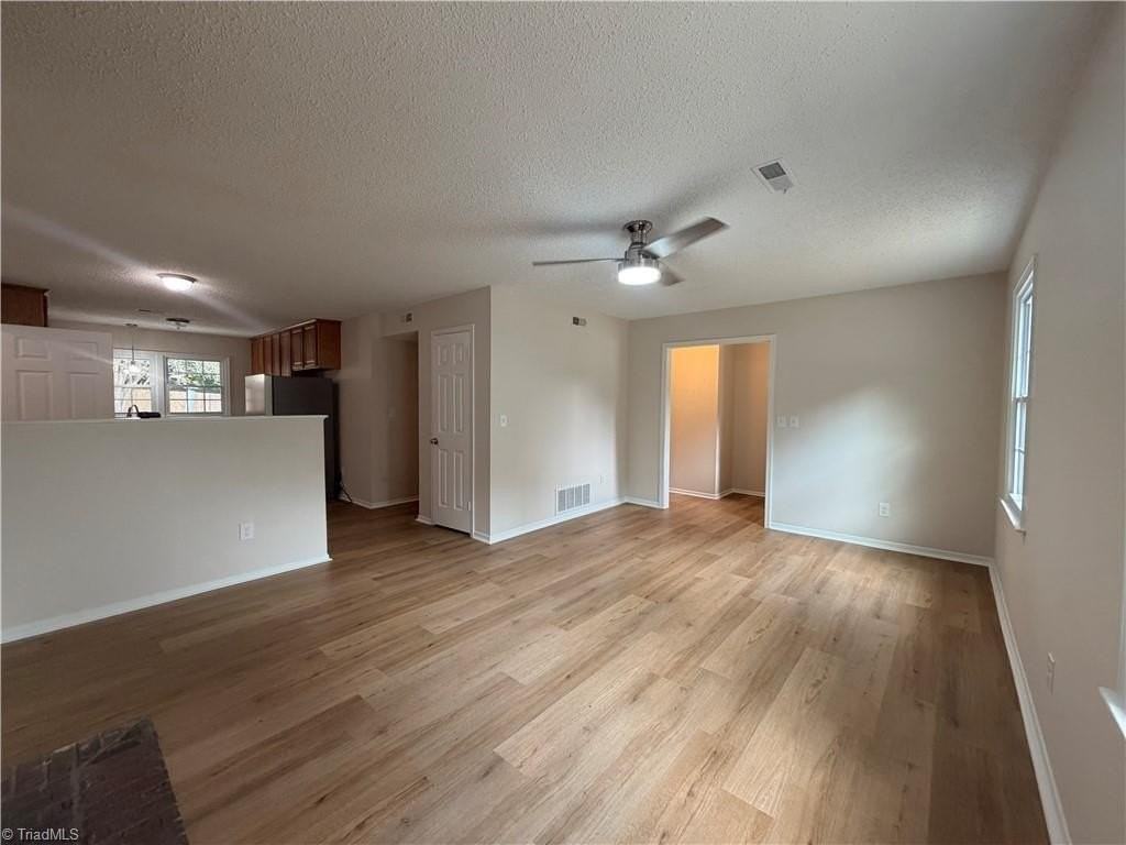 705 Lakecrest Ave - Photo 7 of 44