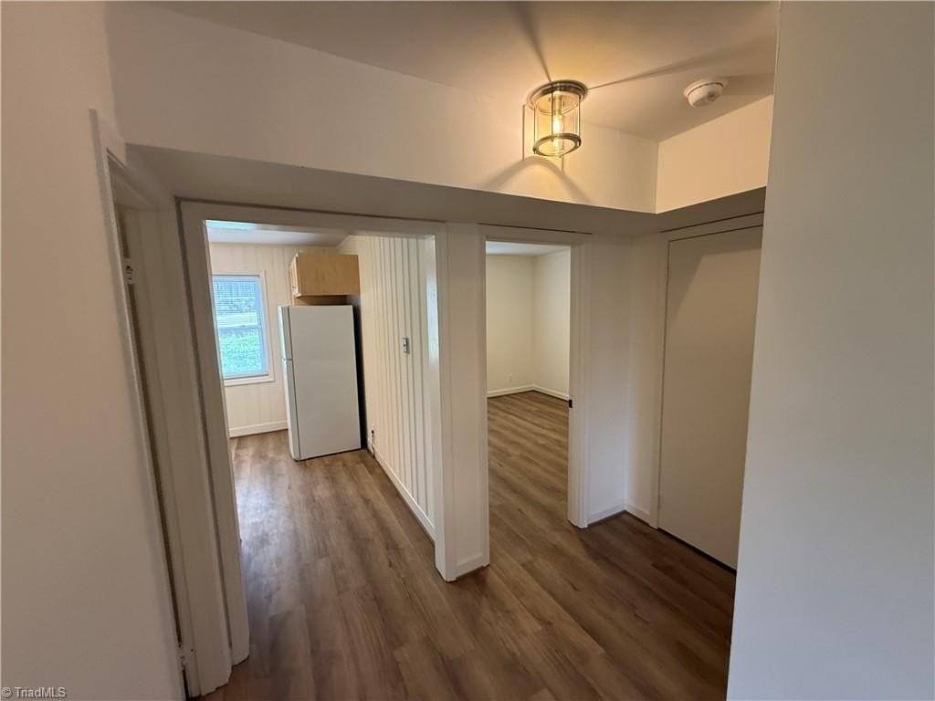 525 S Green St #B - Photo 5 of 12