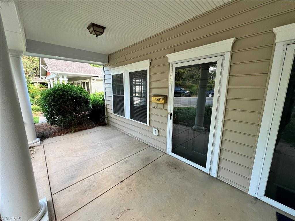 1107 W End Blvd - Photo 2 of 9