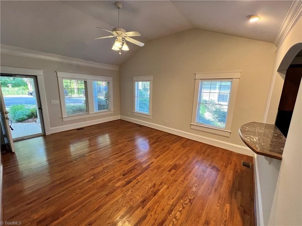 1107 W End Blvd - Photo 4 of 9