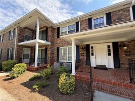 featured image of 2711 Reynolda Rd #2D