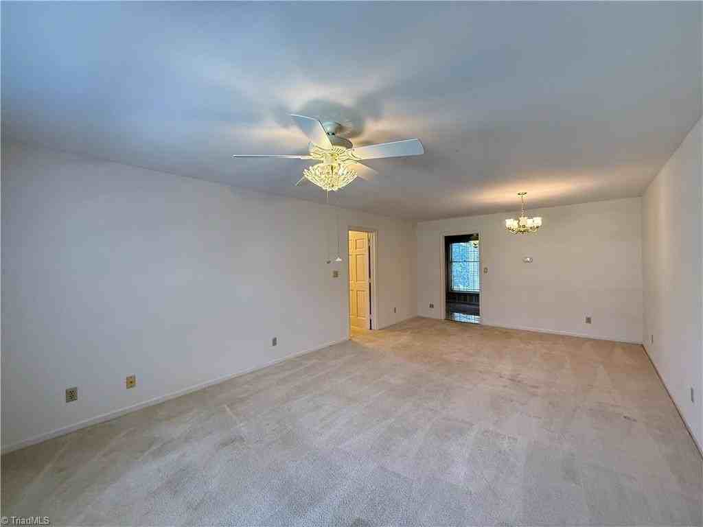 2711 Reynolda Rd #2D - Photo 6 of 16