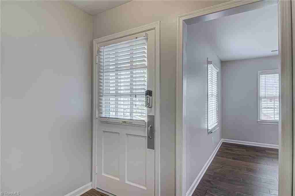 5417 Ropley Dr - Photo 4 of 31