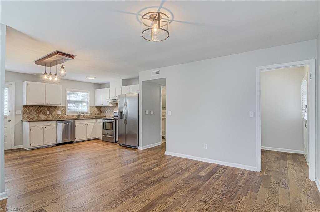 5417 Ropley Dr - Photo 6 of 31