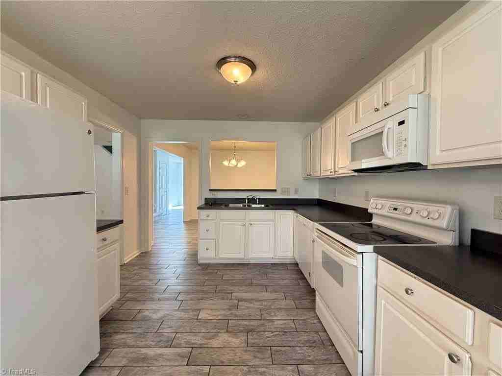 1148 Academic Dr - Photo 2 of 20