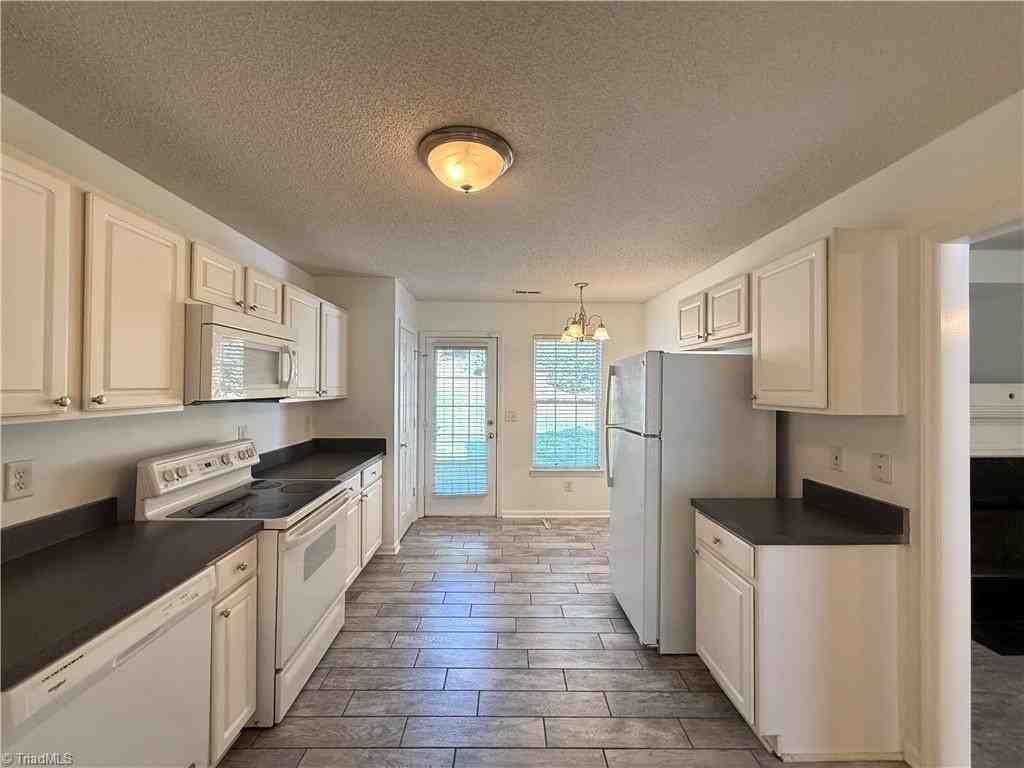 1148 Academic Dr - Photo 3 of 20