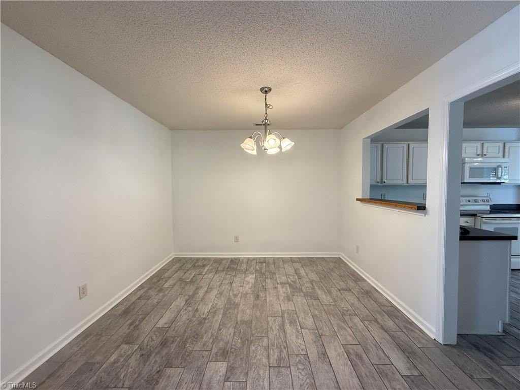 1148 Academic Dr - Photo 4 of 20
