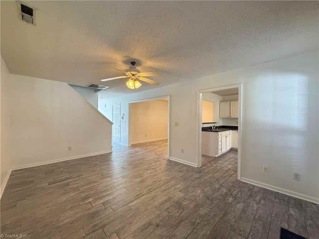 1148 Academic Dr - Photo 6 of 20
