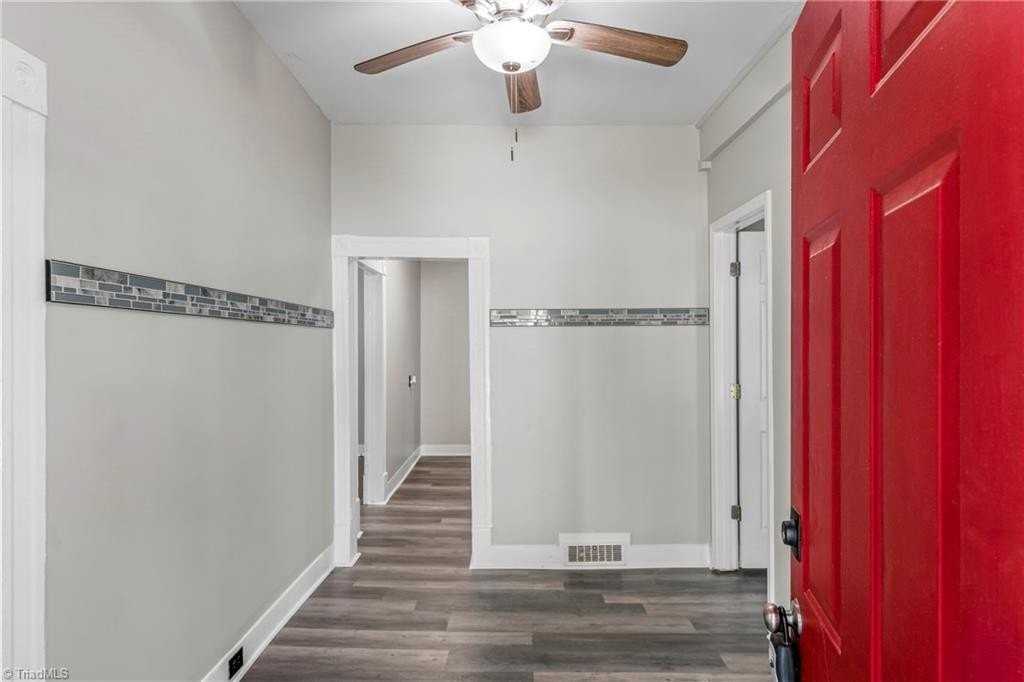 502 Denny St - Photo 2 of 27