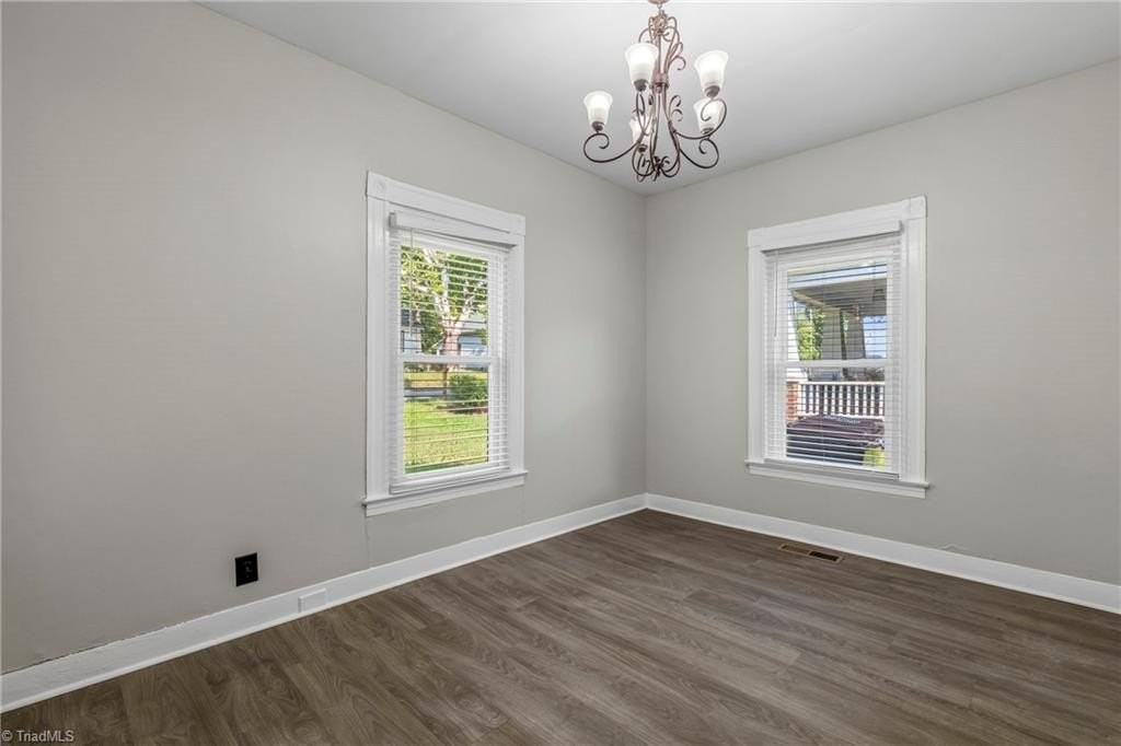 502 Denny St - Photo 4 of 27