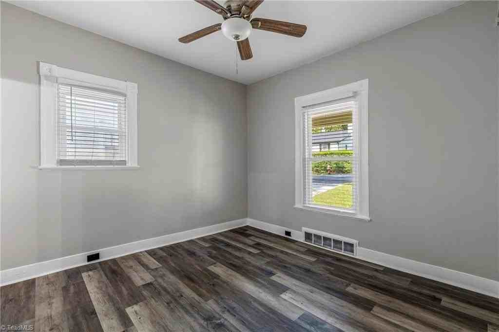 502 Denny St - Photo 7 of 27