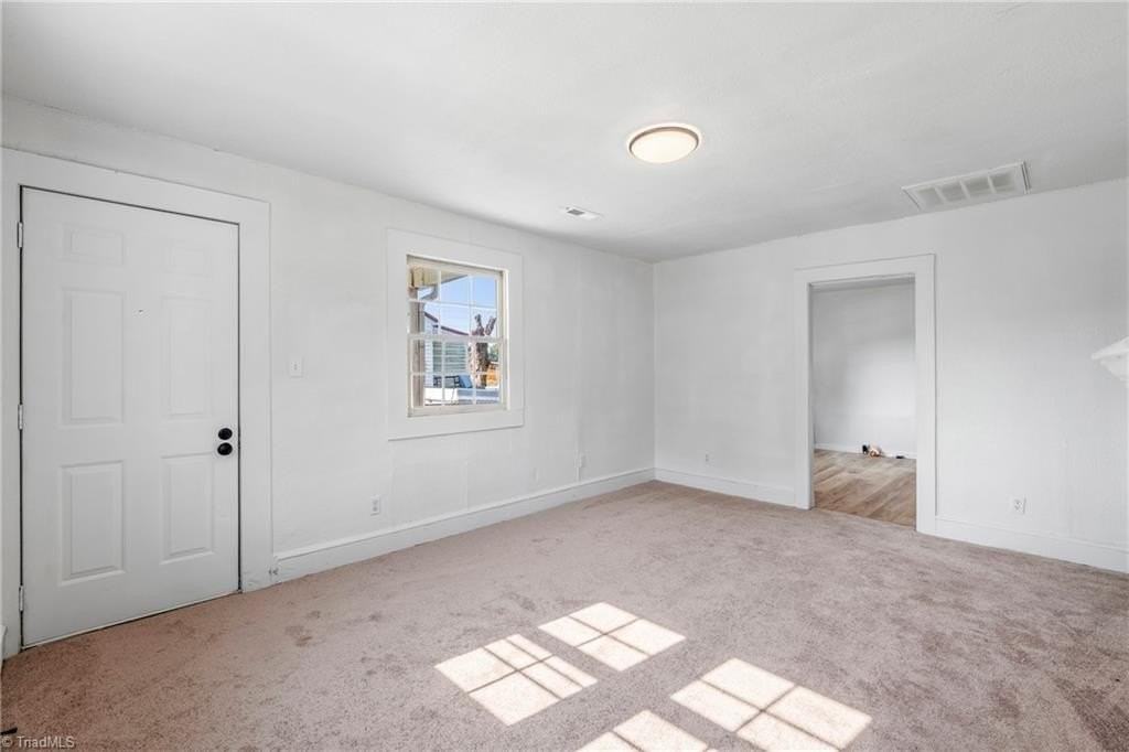 2110 Shore St - Photo 3 of 24