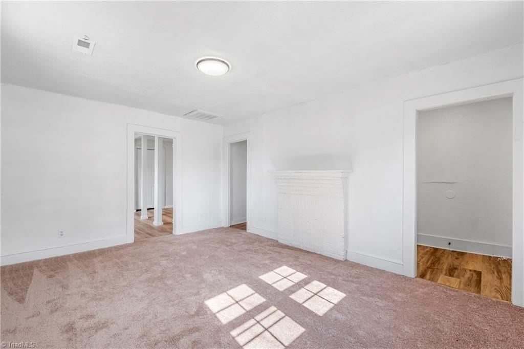 2110 Shore St - Photo 4 of 24