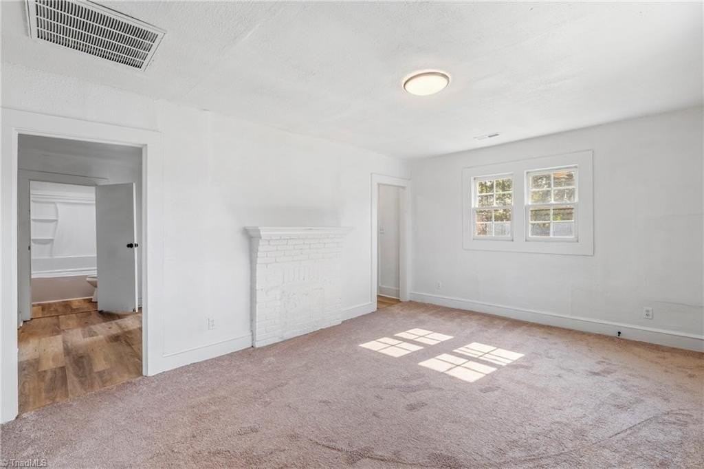 2110 Shore St - Photo 5 of 24