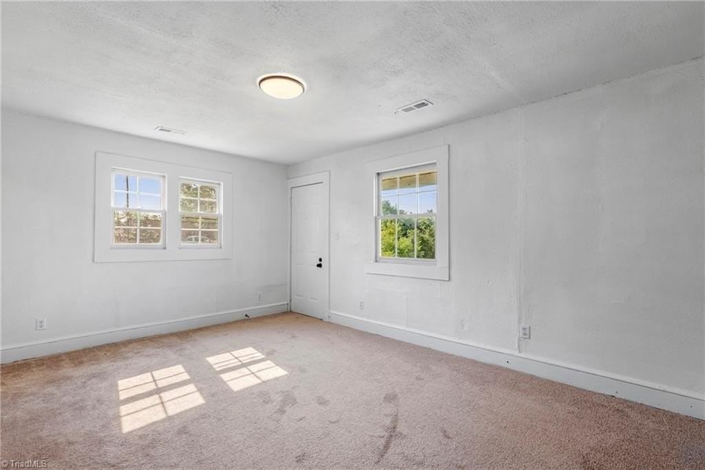 2110 Shore St - Photo 6 of 24