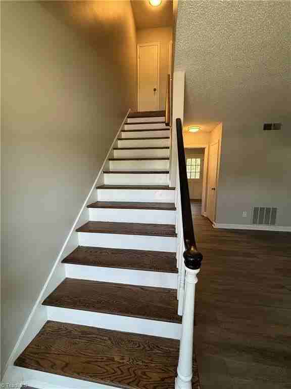 504 S Cherry St - Photo 2 of 6