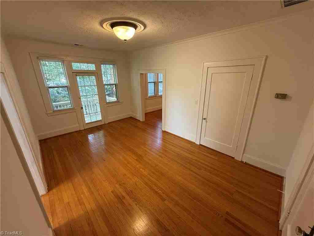 1714 Lynwood Ave #8 - Photo 3 of 9