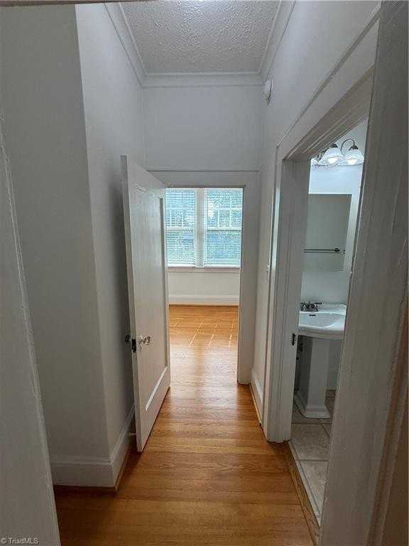 1714 Lynwood Ave #8 - Photo 7 of 9