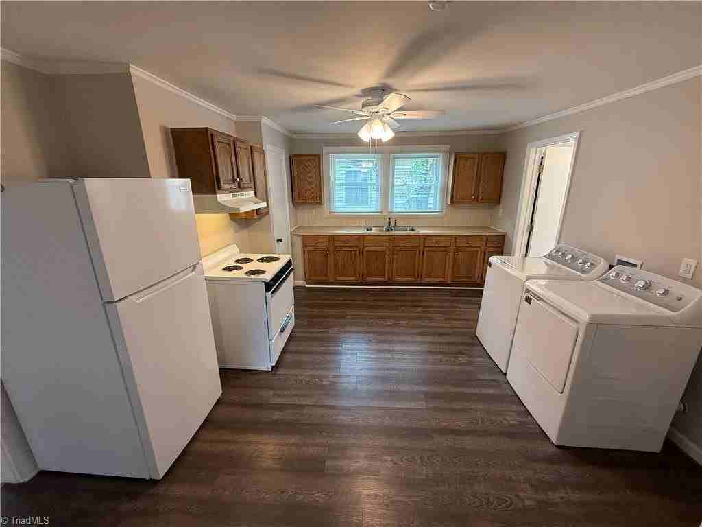 4008 Leo St - Photo 5 of 11