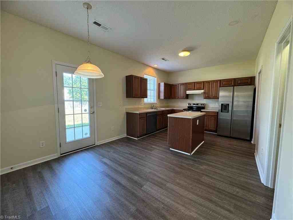 10 Glenrose Ct - Photo 5 of 25