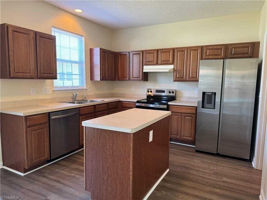 10 Glenrose Ct - Photo 7 of 25