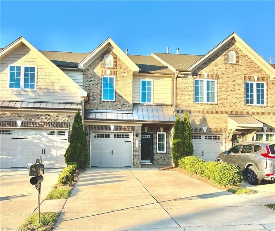 723 Piedmont Crossing Dr - Photo 2 of 29