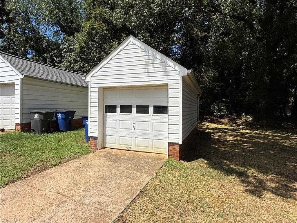 2179 Gaston St - Photo 3 of 17