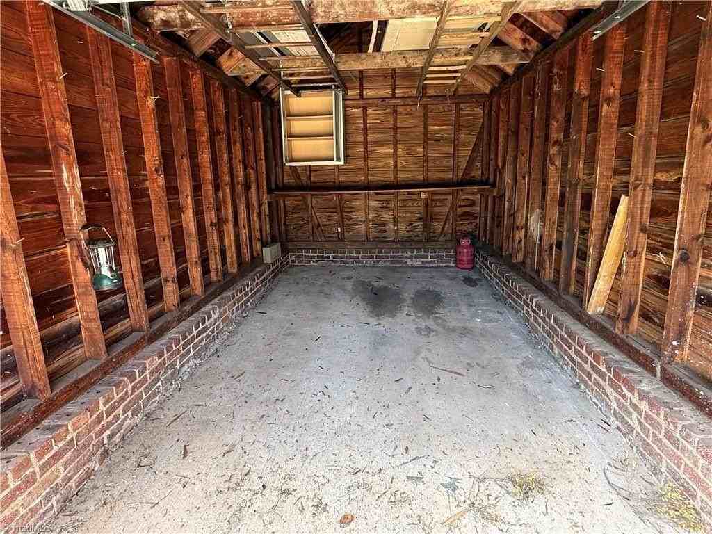 2179 Gaston St - Photo 4 of 17