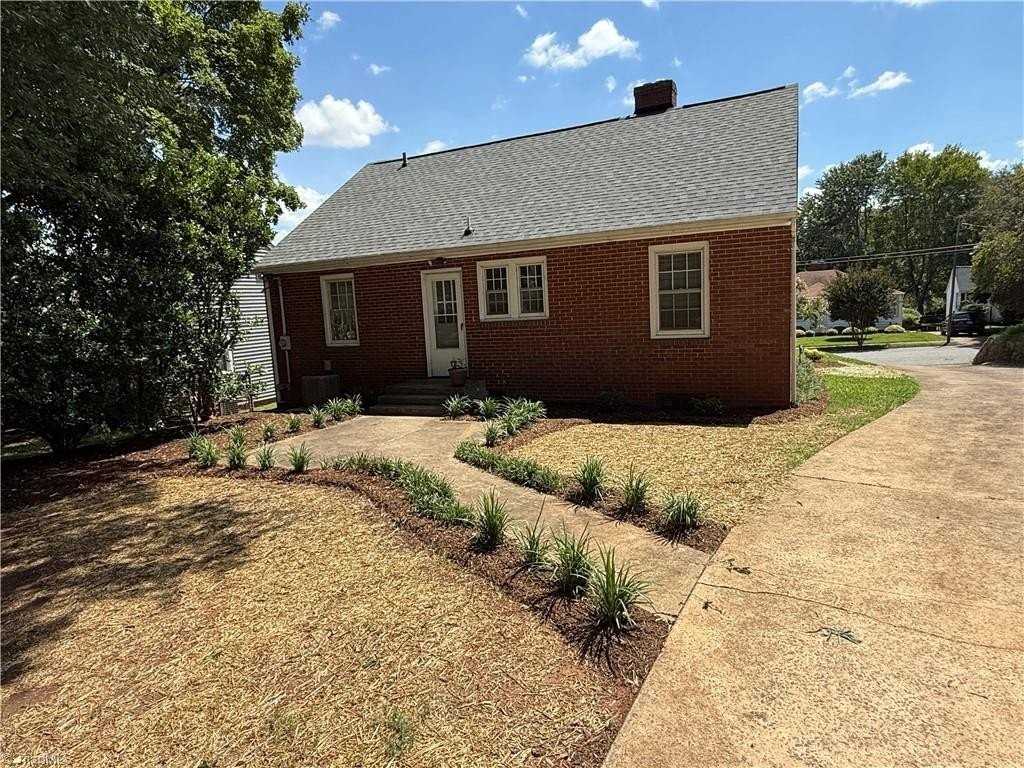 2179 Gaston St - Photo 5 of 17