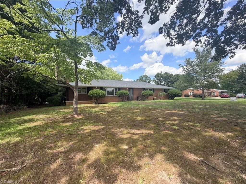 1908 Cardinal Crest Rd - Photo 2 of 32