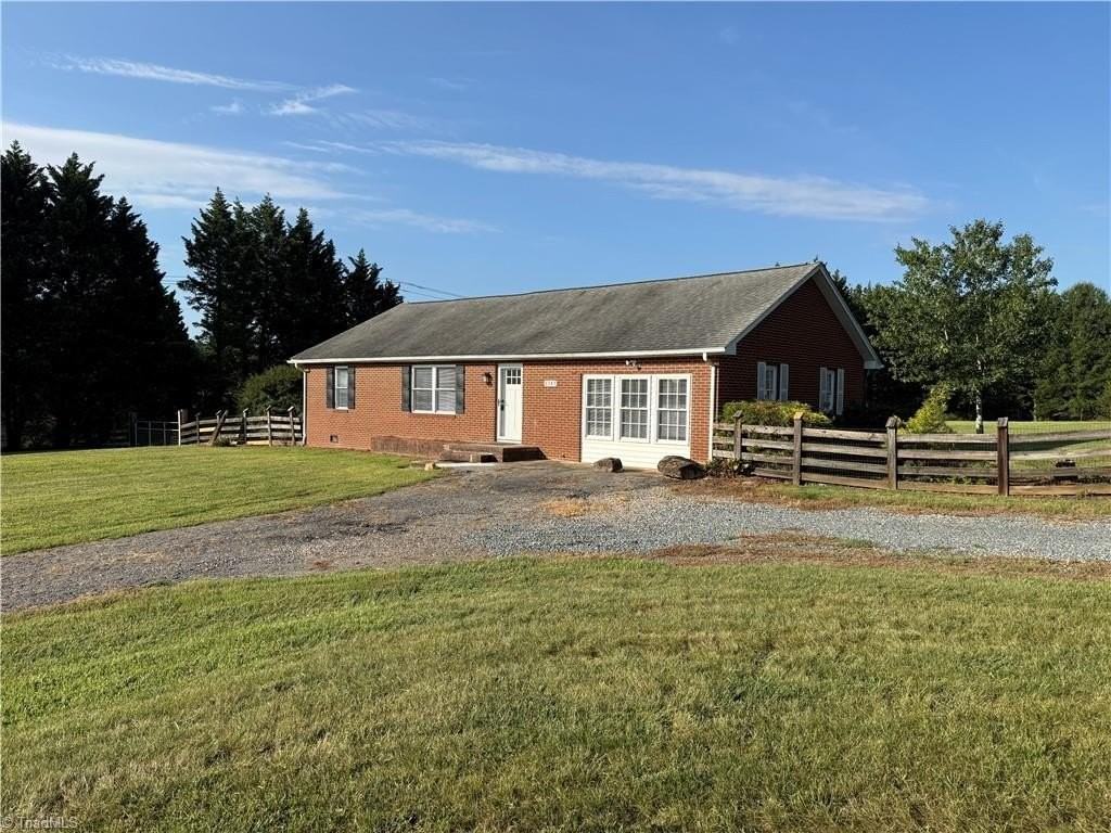 1747 Piney Grove Rd - Photo 2 of 21