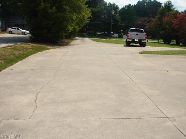 640 Dixon Ave #A - Photo 3 of 17