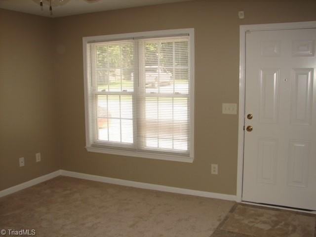 640 Dixon Ave #A - Photo 4 of 17