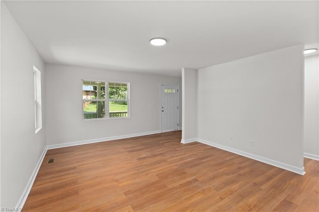 2816 Ansonia St - Photo 2 of 15