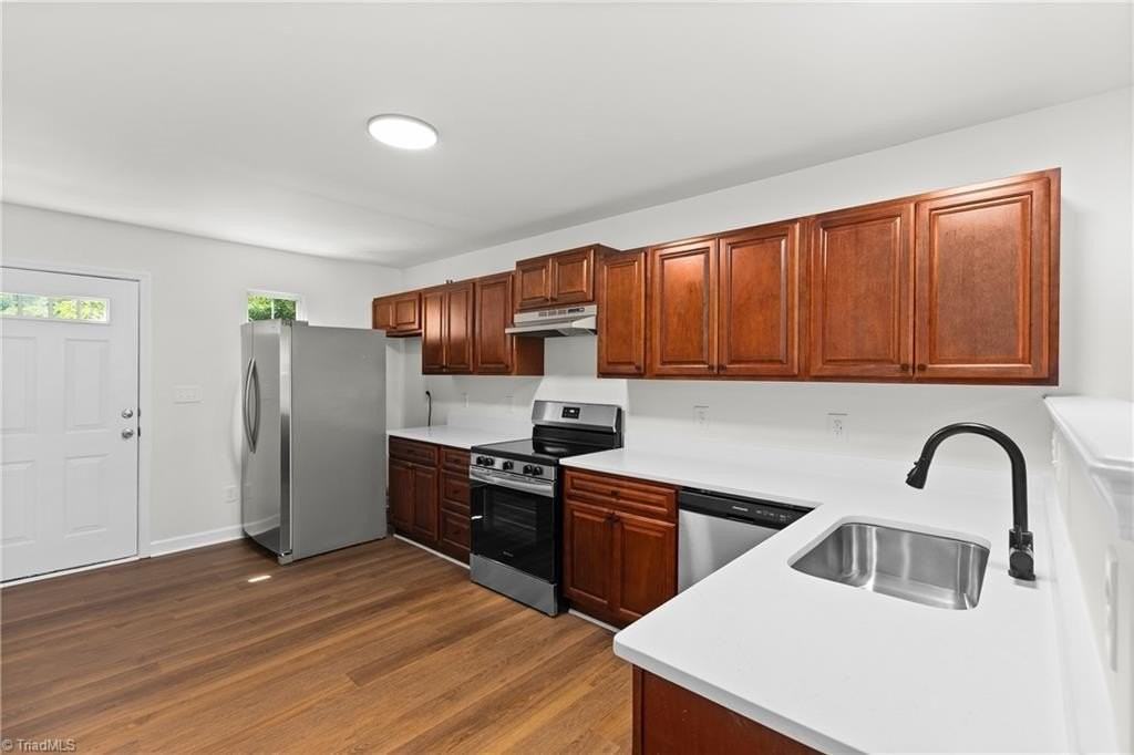 2816 Ansonia St - Photo 4 of 15