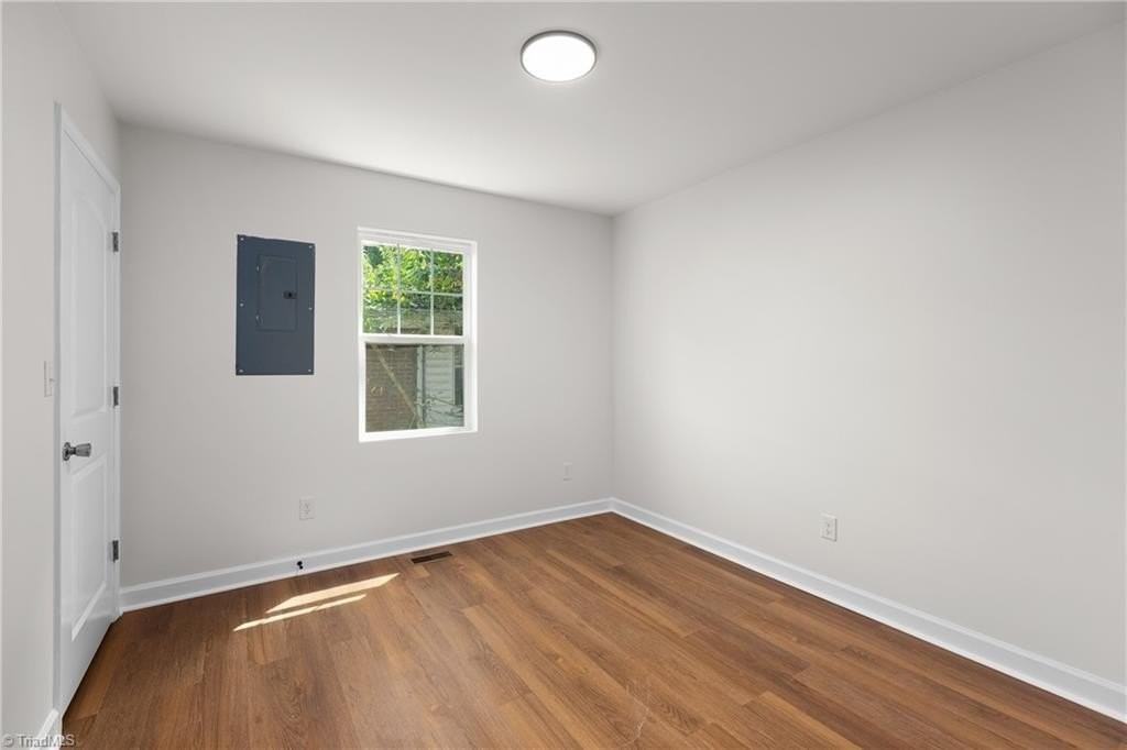 2816 Ansonia St - Photo 7 of 15