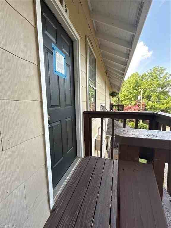 164 W End Blvd #5 - Photo 2 of 7