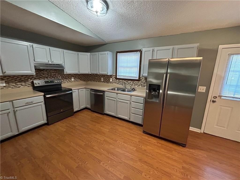 1108 Raleigh Ct - Photo 5 of 16