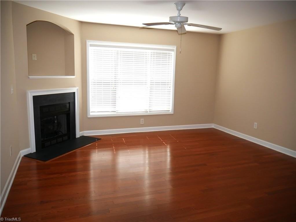 4762 Tatton Park Cir #1B - Photo 3 of 11