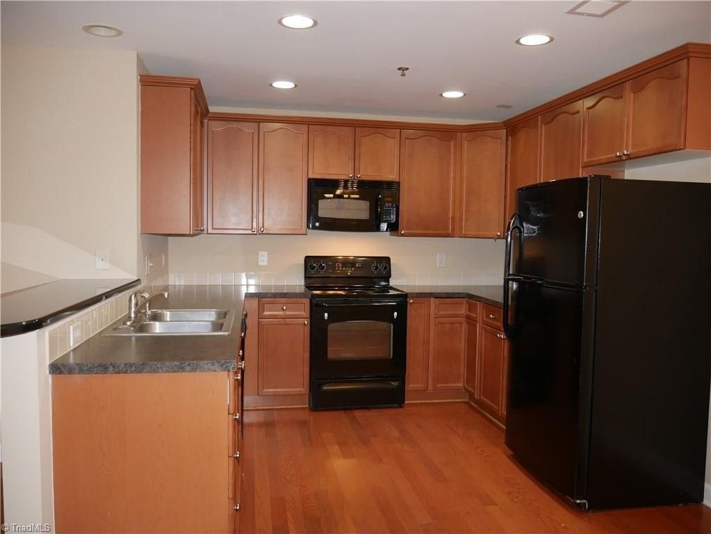 4762 Tatton Park Cir #1B - Photo 4 of 11