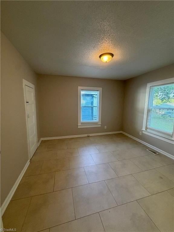 646 Gunn St - Photo 7 of 22