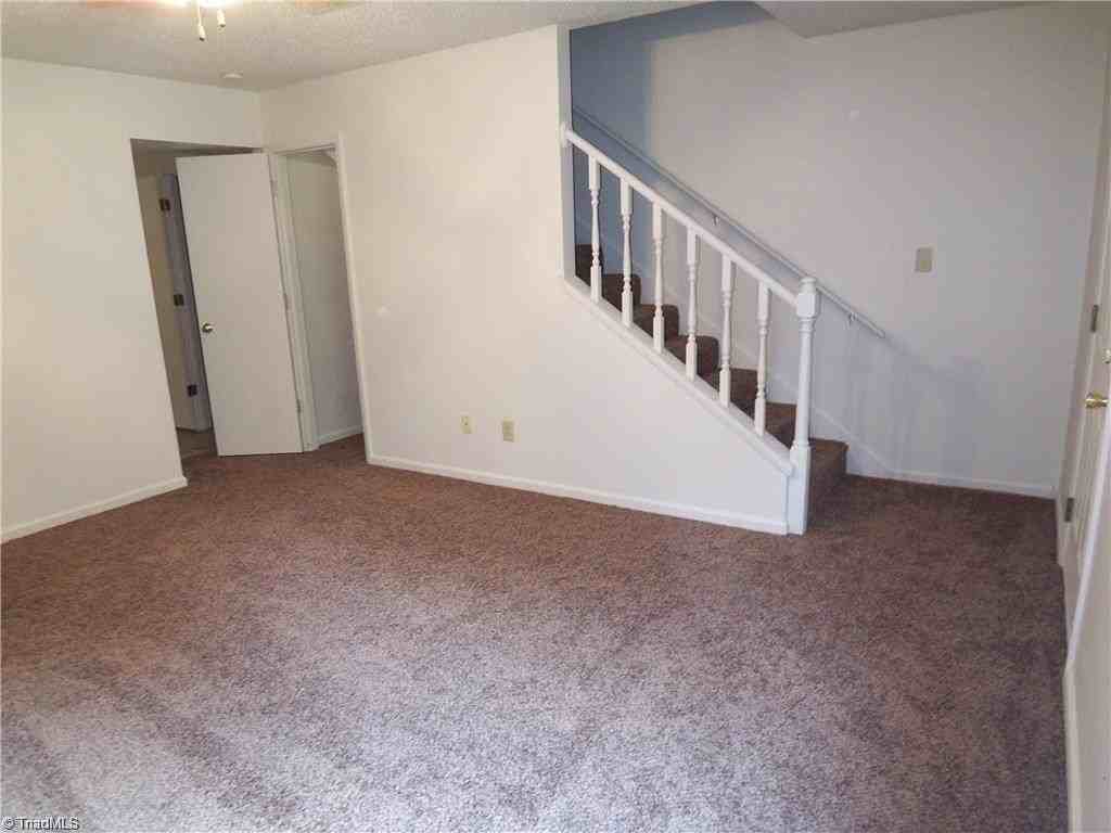 219 Worth St - Photo 2 of 12