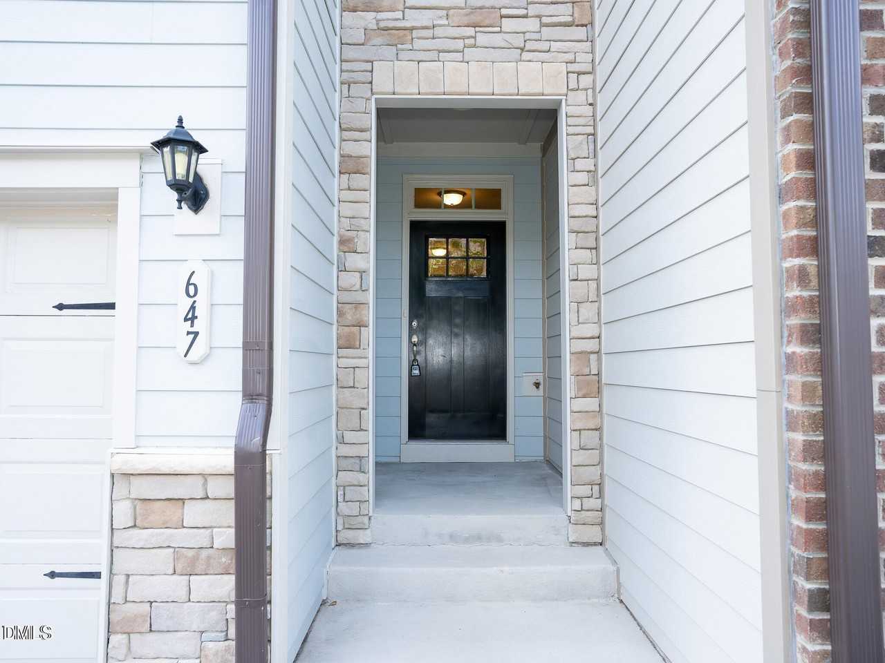 647 Newlyn Dr - Photo 2 of 50