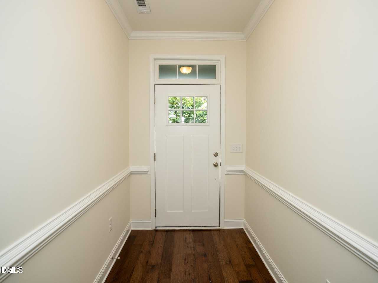 647 Newlyn Dr - Photo 6 of 50