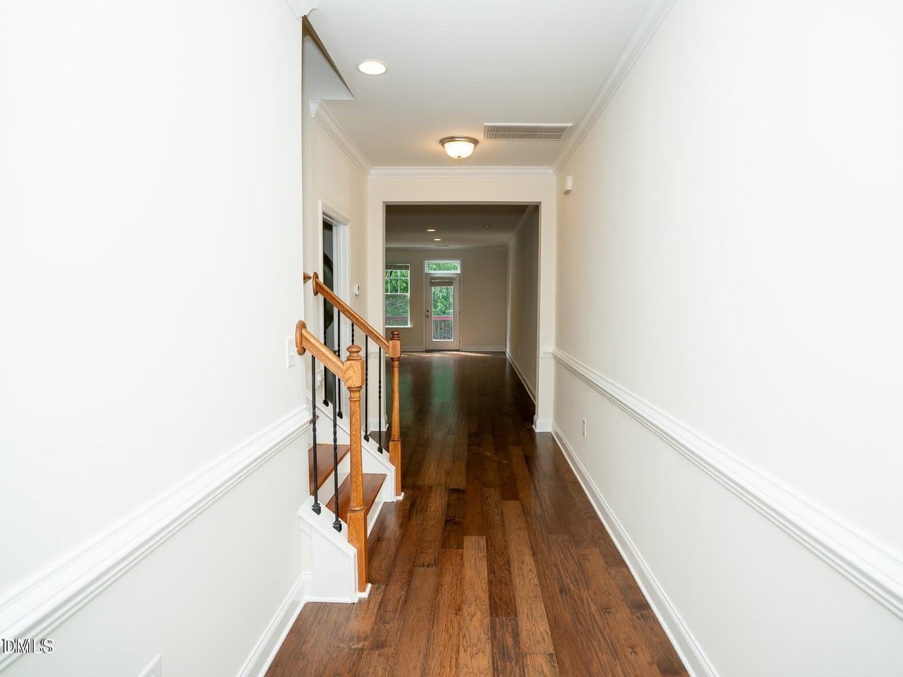 647 Newlyn Dr - Photo 7 of 50