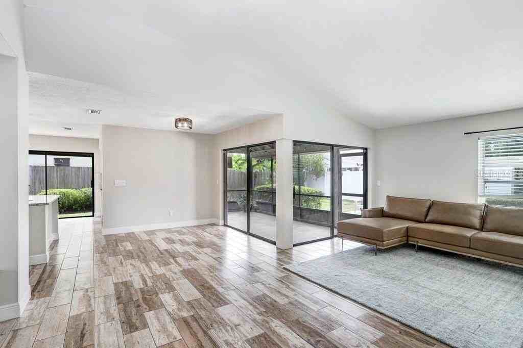 4412 Stonehenge Rd - Photo 6 of 33