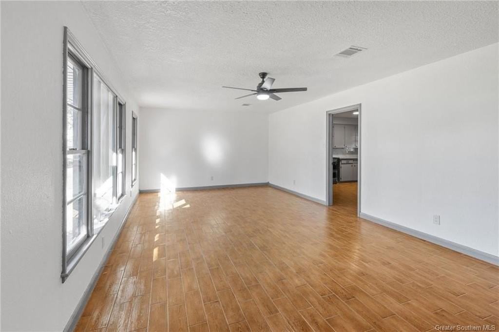 2707 Tupelo St - Photo 3 of 16
