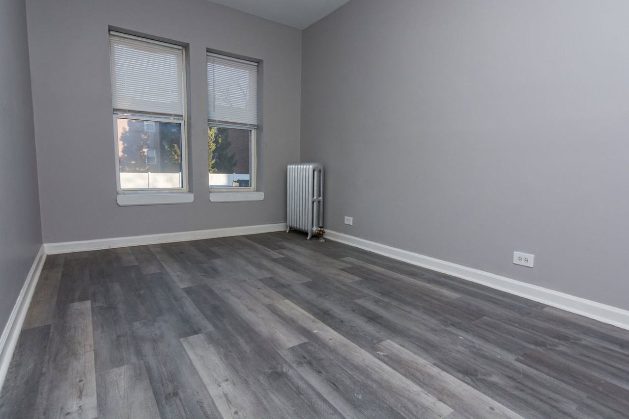 7446 S Kingston Ave #2N - Photo 3 of 6