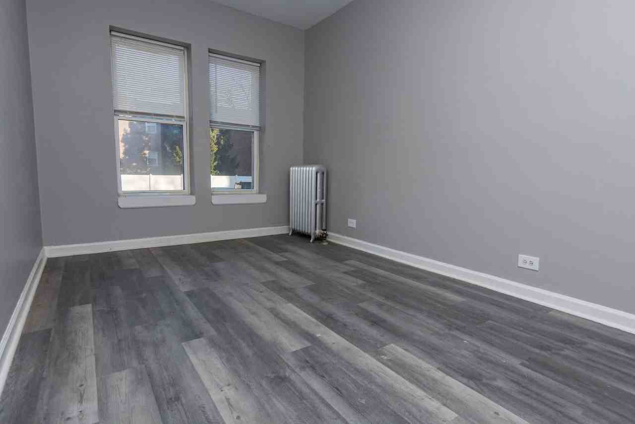 7446 S Kingston Ave #2N - Photo 5 of 6