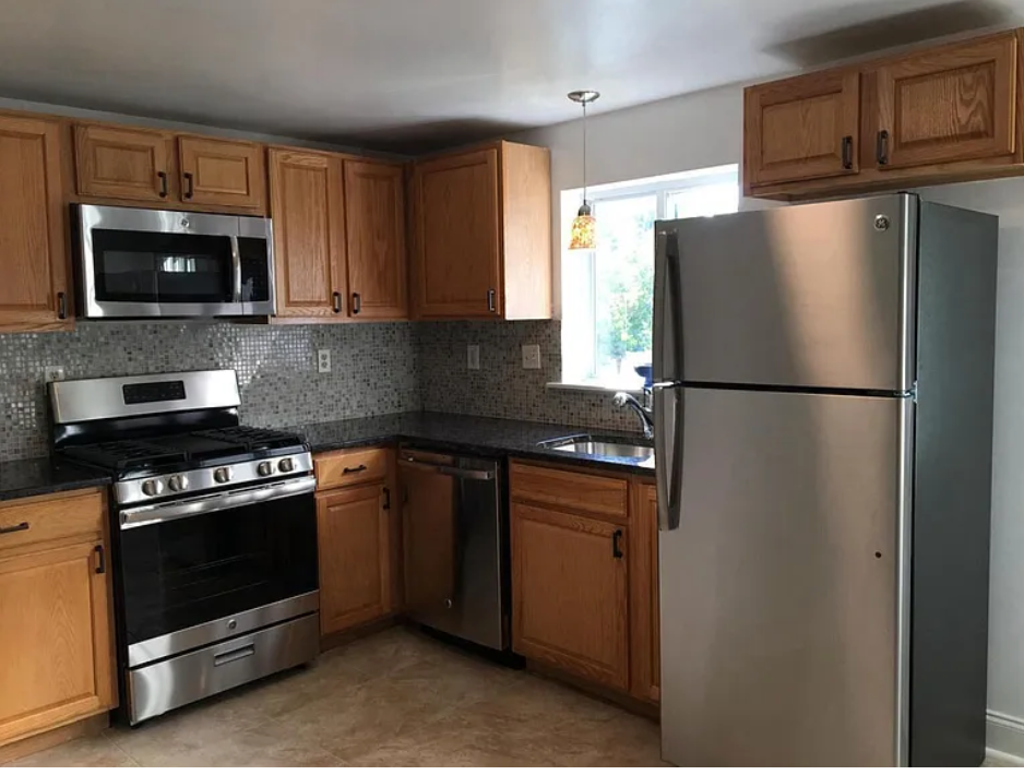 158 Dupont St - Photo 3 of 9